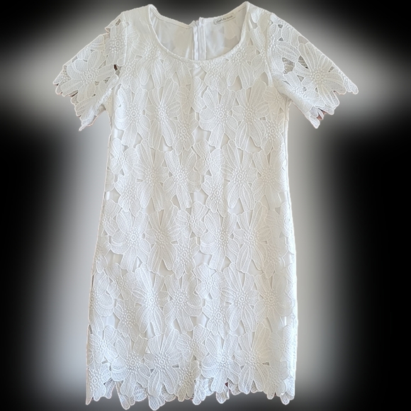 Charlotte Russe White Floral Lace Short Sleeves Midi Dress - Medium - EUC - Picture 9 of 9